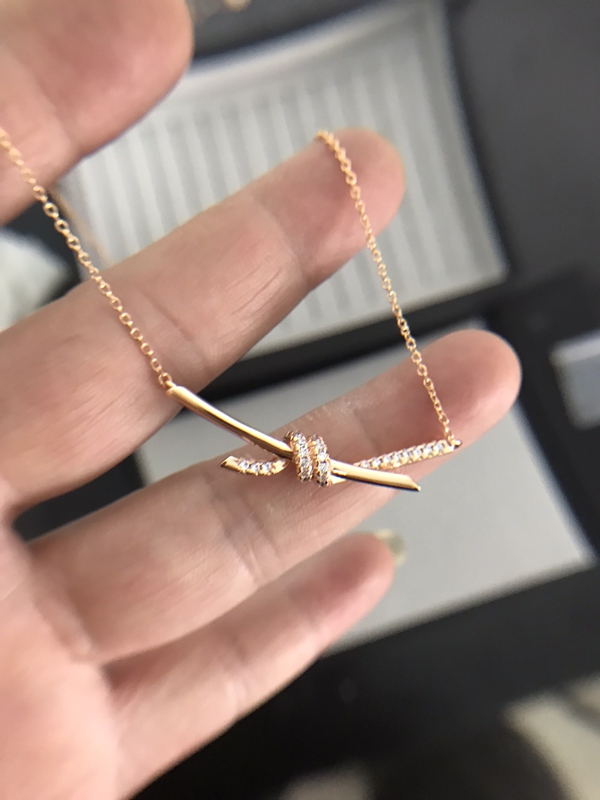 ティファニーアクセサリー着用イメージ